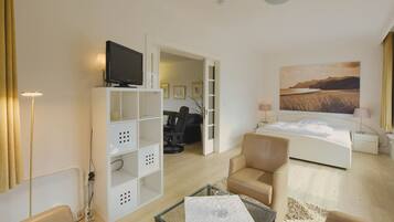 2 bedrooms, in-room safe, desk, travel crib