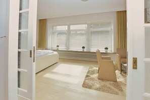 Unclassified image, 3 of 32, button