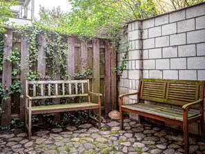 صورة غير مصنفة، 2 من 24، زرّ