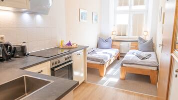 Fridge, oven, dishwasher, coffee/tea maker