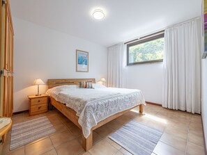 1 Schlafzimmer, Schreibtisch, Reisekinderbett, WLAN