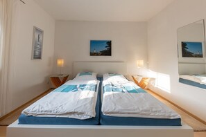2 bedrooms, travel cot, WiFi, bed sheets - Vacation apartment 1 - Holiday apartments at the museum harbor (Greifswald)