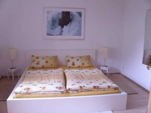 2 quartos, berço de viagem, Wi-Fi, roupa de cama