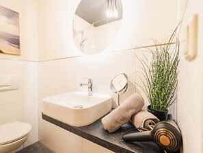 Unclassified image, 3 of 22, button