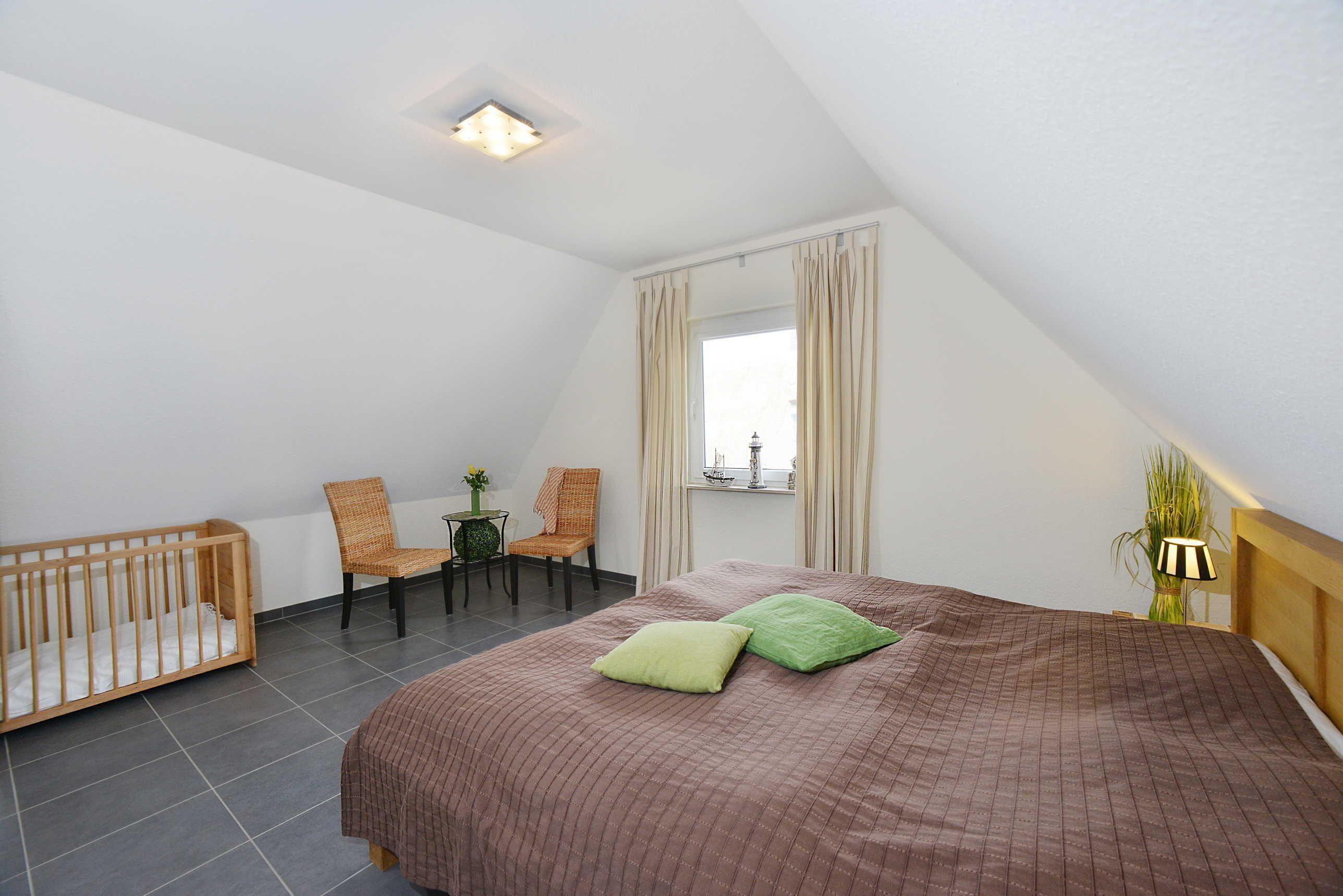 3 bedrooms, travel cot, WiFi