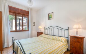 2 bedrooms, travel cot, WiFi