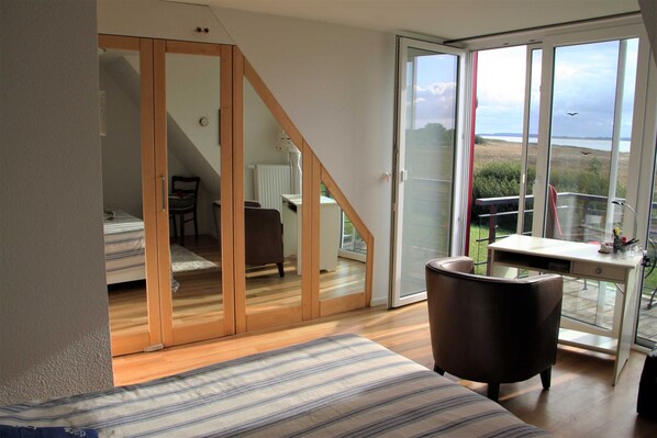 2 bedrooms, travel cot, WiFi