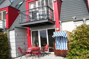 Outdoor dining - Deichhaus Brisinga, Germany (Breege)