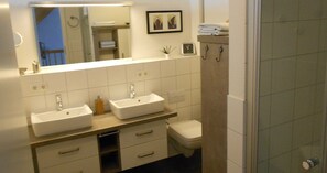 Haartrockner, Seife, Toilettenpapier
