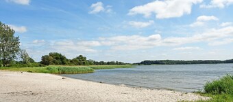 Huoneisto - Terassi ja näköala puutarhaan - Huoneistossa on terassi ja näkymä puutarhaan