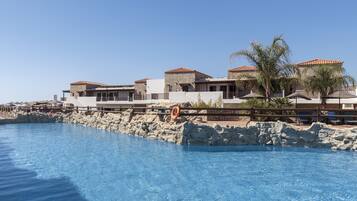 4 outdoor pools, a lap pool