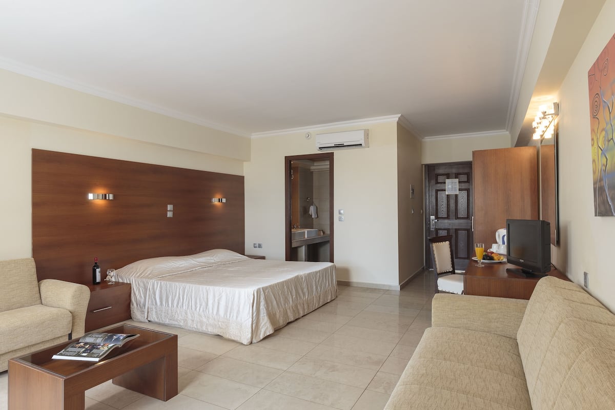 Superior Double or Twin Room | Blackout drapes, individually decorated, individually furnished