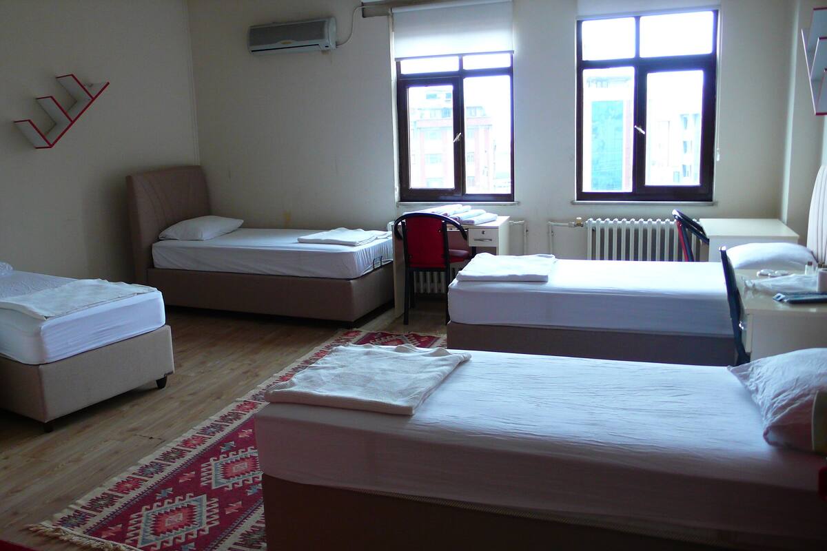 Quadruple Room | Desk, WiFi (free)