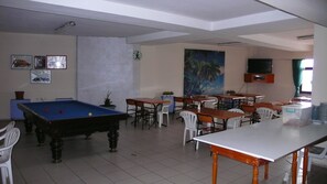 Café da manhã com buffet grátis todos os dias