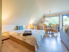 2 Schlafzimmer, Schreibtisch, Reisekinderbett, WLAN