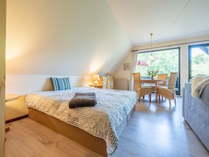 2 Schlafzimmer, Schreibtisch, Reisekinderbett, WLAN