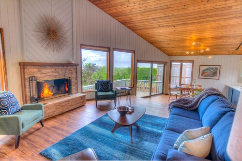 Close to Ocean!, Hot tub and Miles of Sandy Beach!