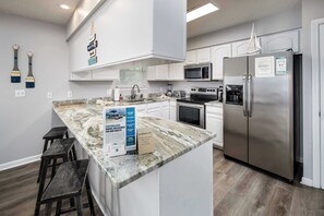 Fridge, microwave, oven, stovetop - Snowdrift- Beach Haven House (Destin)