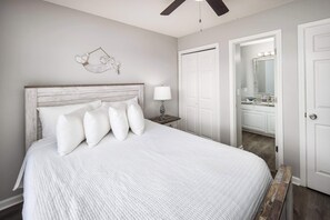 4 bedrooms, desk, iron/ironing board, free WiFi