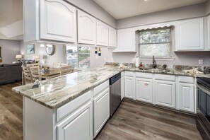 Fridge, microwave, oven, stovetop - Snowdrift- Beach Haven House (Destin)