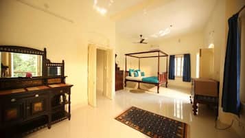 The Painters Retreat  | Premium bedding, blackout curtains, rollaway beds, free WiFi