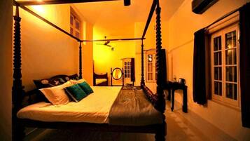 The Kings Chambers | Premium bedding, blackout curtains, rollaway beds, free WiFi