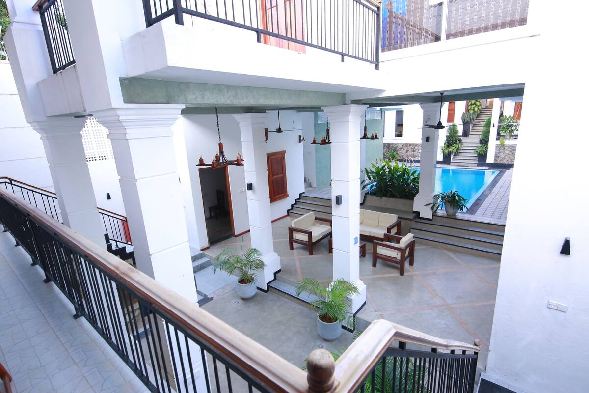 Economy Double Room, 1 Queen Bed, Smoking, Kitchenette | Minibar, in-room safe, desk, soundproofing