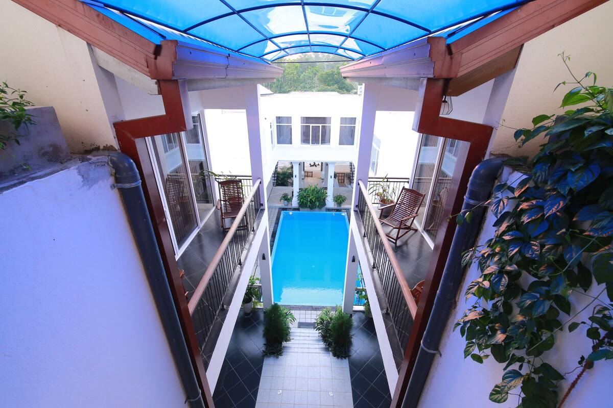 Luxury Double Room, 1 Queen Bed, Smoking, Pool View | Minibar, in-room safe, desk, soundproofing