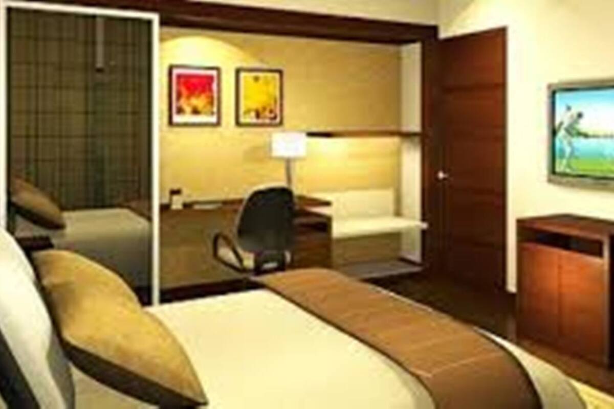 Quarto casal executivo | Cofres nos quartos, ferros/tábuas de passar roupa, Wi-Fi de cortesia