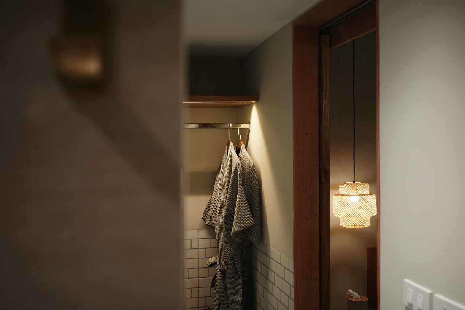 تجهيزات دش، مستلزمات مجانية للعناية الشخصية، مناشف، صابون