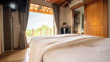 Habitación, vistas a la montaña | Camas supletorias, wifi gratis, ropa de cama