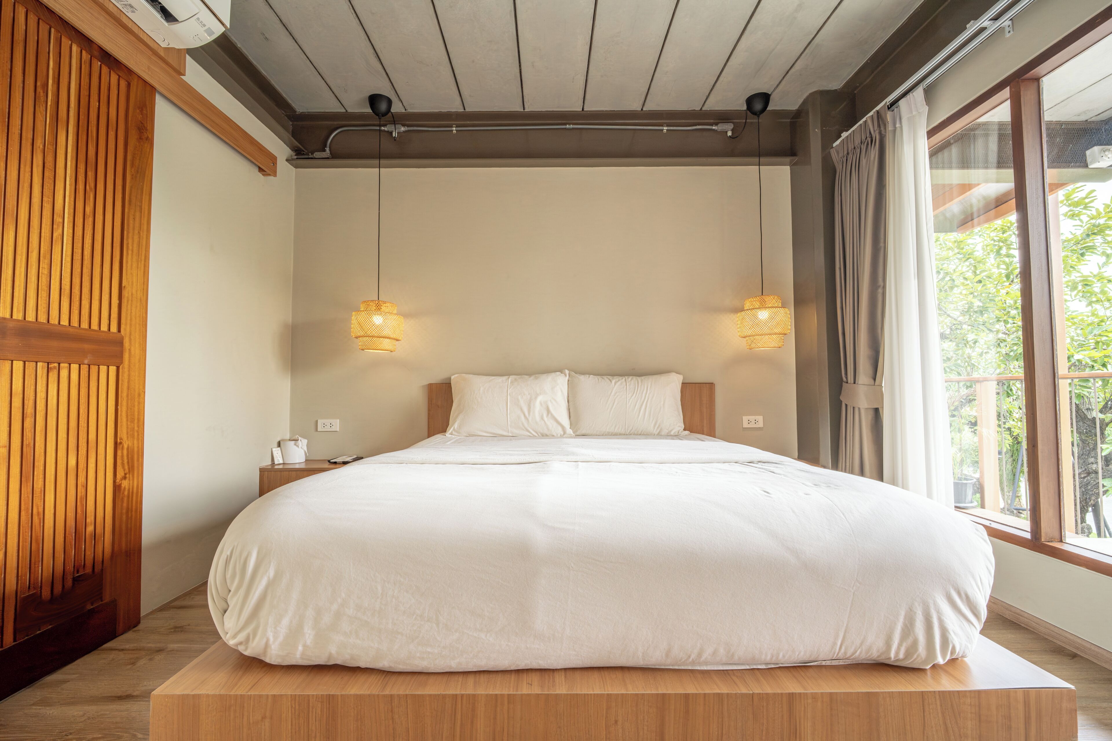 Deluxe Room, 1 King Bed | Rollaway beds, free WiFi, bed sheets