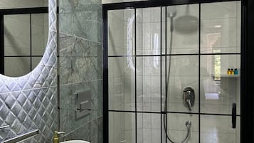 Deluxe Double Room | Bathroom