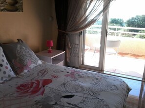 Double Room, Balcony, Sea View | 1 bedroom, individually decorated, individually furnished