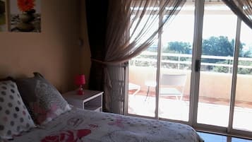 Double Room, Balcony, Sea View | 1 bedroom, individually decorated, individually furnished