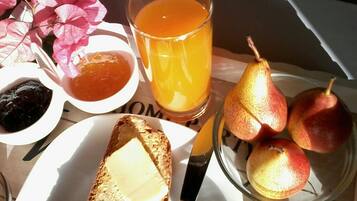 TĂ€gliches inbegriffenes kontinentales FrĂŒhstĂŒck