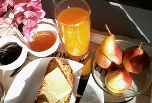 Free daily continental breakfast