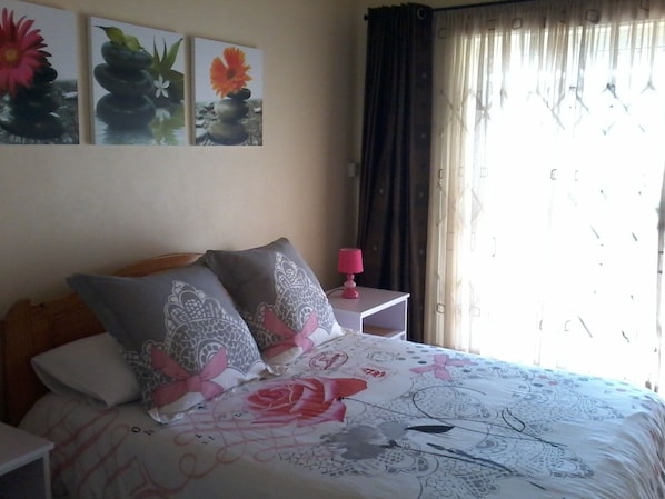 Double Room, Balcony, Sea View | 1 bedroom, individually decorated, individually furnished