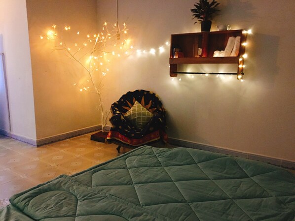 Doppelzimmer, Gemeinschaftsbad (Mattress Only) | 1 Schlafzimmer, Bügeleisen/Bügelbrett, kostenloses WLAN