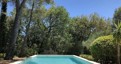 Apartment L'Orée de l'Eure, Uzès. Garden, large non-shared pool