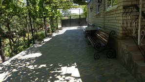 Front of property - Flowering garden (Sukko)