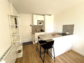Fridge, microwave, coffee/tea maker, cookware/dishes/utensils