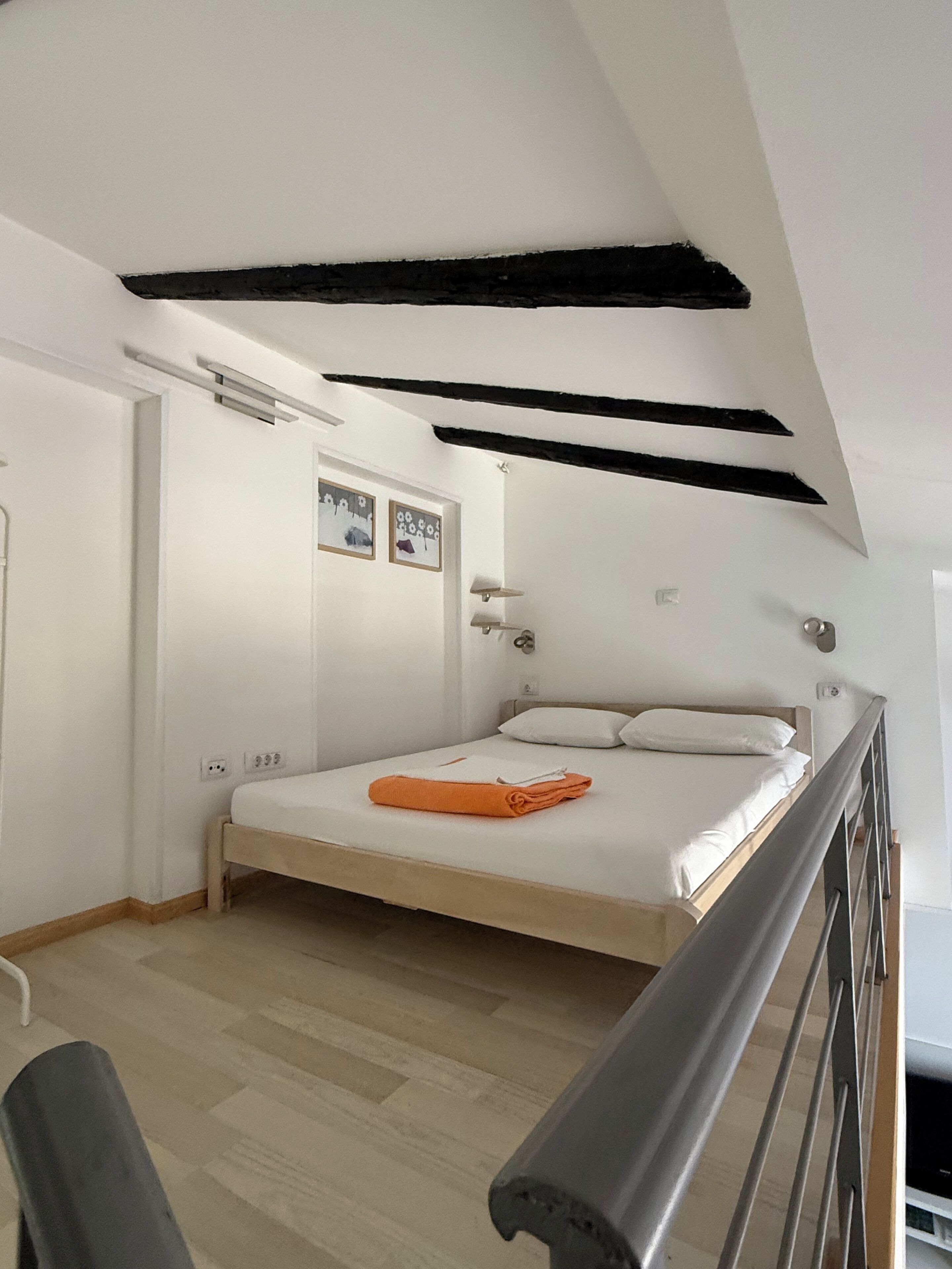 Duplex superior | Escrivaninha, ferros/tábuas de passar roupa, Wi-Fi de cortesia