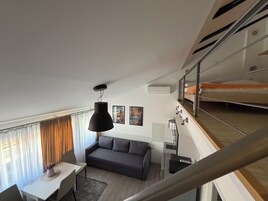 Comfort Duplex | Desk, iron/ironing board, WiFi (free), bed sheets