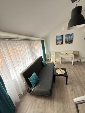 Premium-Maisonette | Wohnbereich | Flachbildfernseher