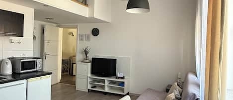 Superior maisonnette | Woonruimte | Een flatscreentelevisie