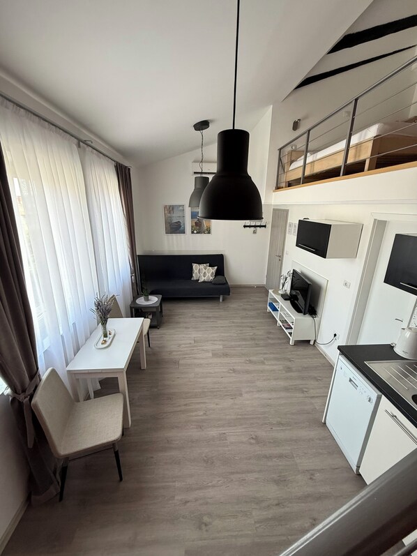 Luxury Suite | Living area | Flat-screen TV