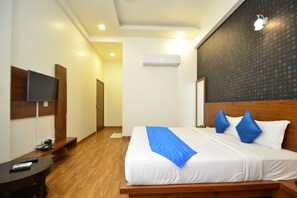 5 ห้องนอน, เครื่องนอนระดับพรีเมียม, เตียงเมมโมรีโฟม, โต๊ะทำงาน
