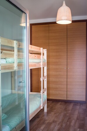 Apartament familiar, 2 dormitoris, no fumadors, balcó | 2 dormitoris, roba de llit d'alta qualitat i cobrellits