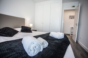 Apartamento conforto, 2 quartos | 2 quartos, roupas de cama premium, edredons de pluma